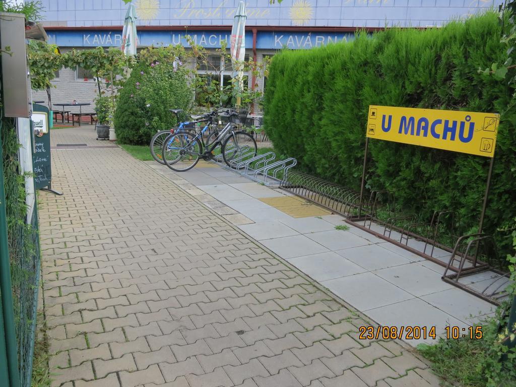 Penzion U Splavu Břeclav Eksteriør bilde